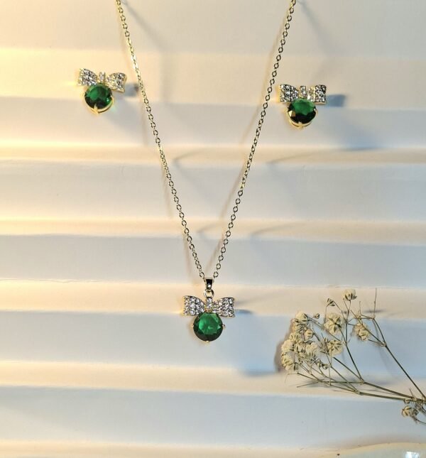 The Emerald Velvet Bow Set